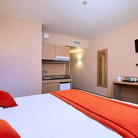 Kyriad Angers Ouest Otel 3*
